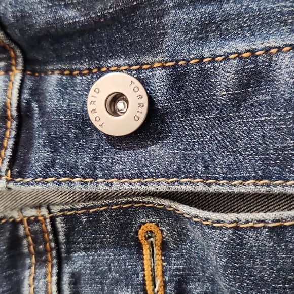 Torrid Jean Jacket size 2 - Picture 3 of 6